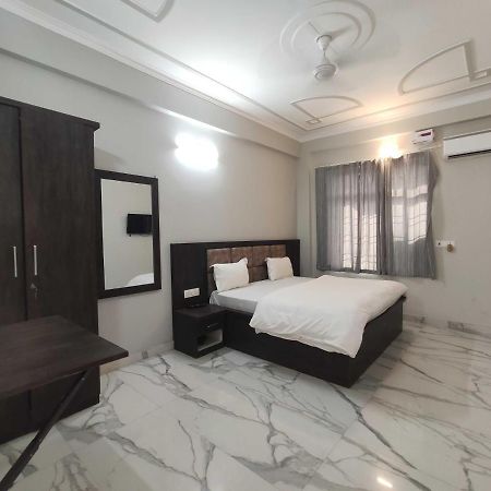 Oyo 92169 Apple Leaf Banquet & Hotel Aligarh Bagian luar foto