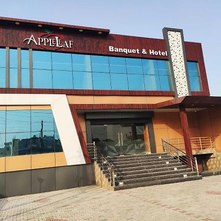 Oyo 92169 Apple Leaf Banquet & Hotel Aligarh Bagian luar foto
