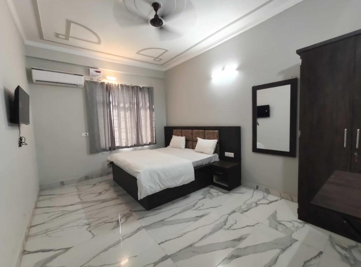 Oyo 92169 Apple Leaf Banquet & Hotel Aligarh Bagian luar foto