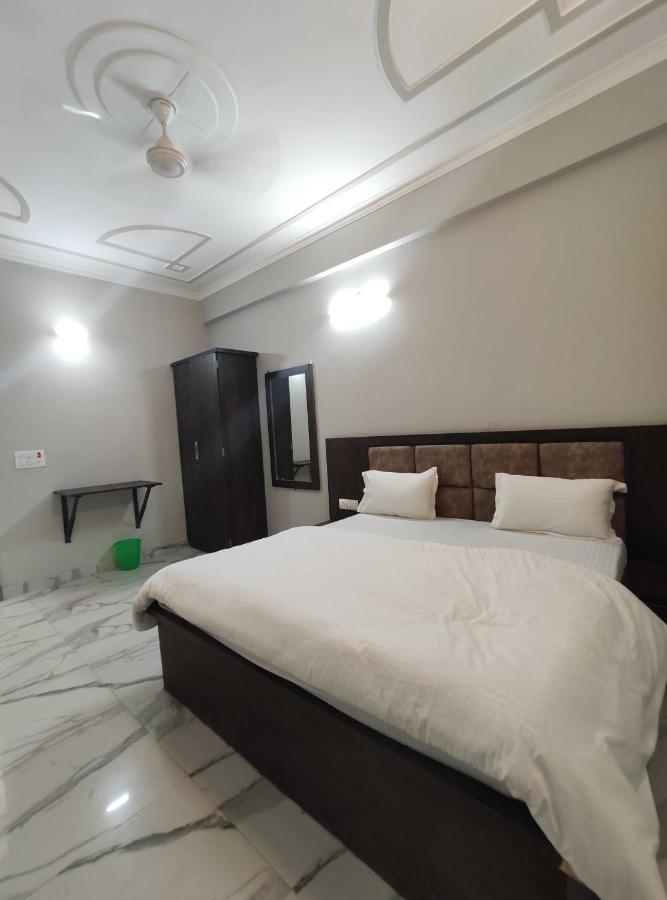 Oyo 92169 Apple Leaf Banquet & Hotel Aligarh Bagian luar foto