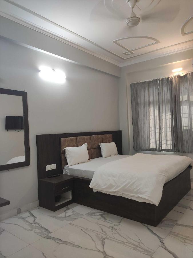 Oyo 92169 Apple Leaf Banquet & Hotel Aligarh Bagian luar foto