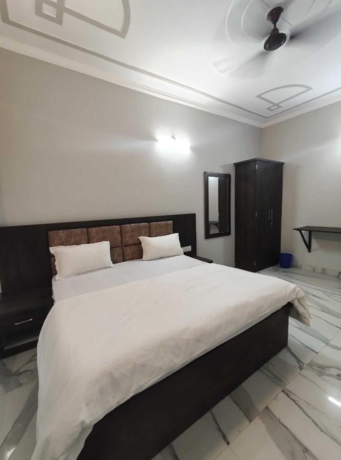 Oyo 92169 Apple Leaf Banquet & Hotel Aligarh Bagian luar foto
