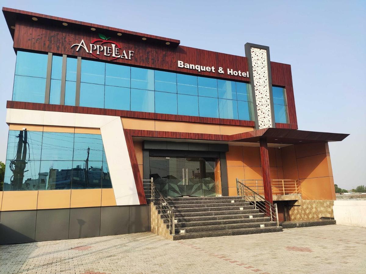 Oyo 92169 Apple Leaf Banquet & Hotel Aligarh Bagian luar foto