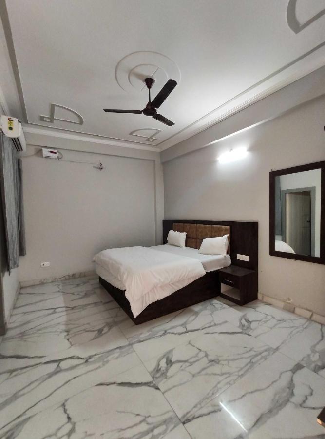Oyo 92169 Apple Leaf Banquet & Hotel Aligarh Bagian luar foto