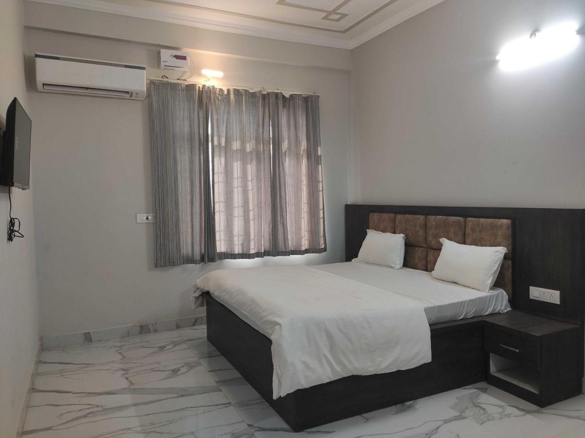 Oyo 92169 Apple Leaf Banquet & Hotel Aligarh Bagian luar foto